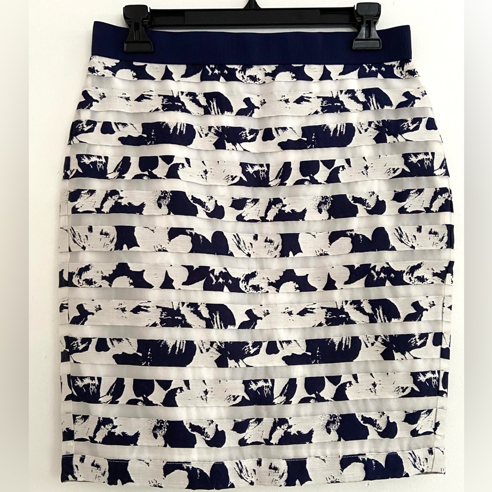 Ann Taylor Navy and White Patterned Pencil Skirt